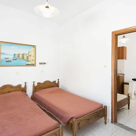 St. Paul's Bay View Apartman Líndosz