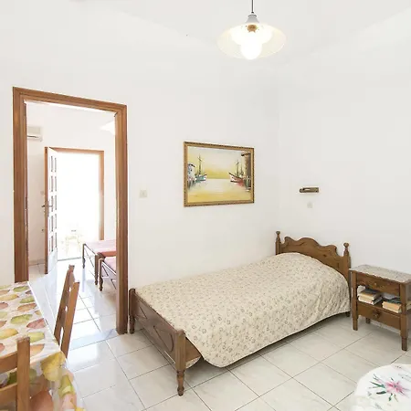 St. Paul's Bay View Apartman Líndosz